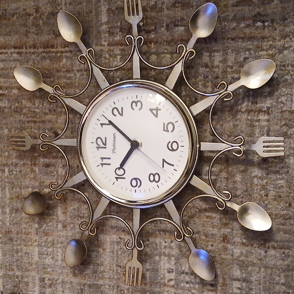 Platinum spoon fork clock AA Battery